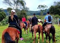 encantos-da-natureza-turismo-rural-passeio-a-cavalo-em-socorro-sp